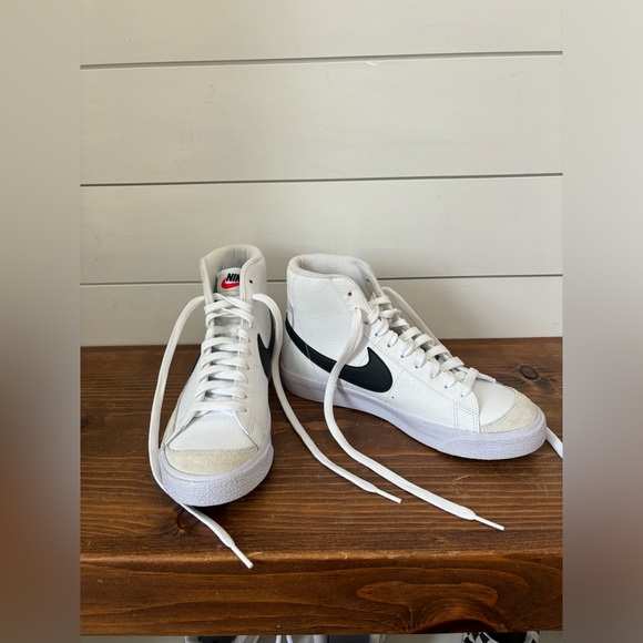 NEW .. NIKE black and white Blazer mid ‘77 hightops - Picture 5 of 9